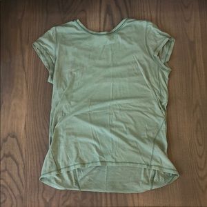 Lululemon t shirt